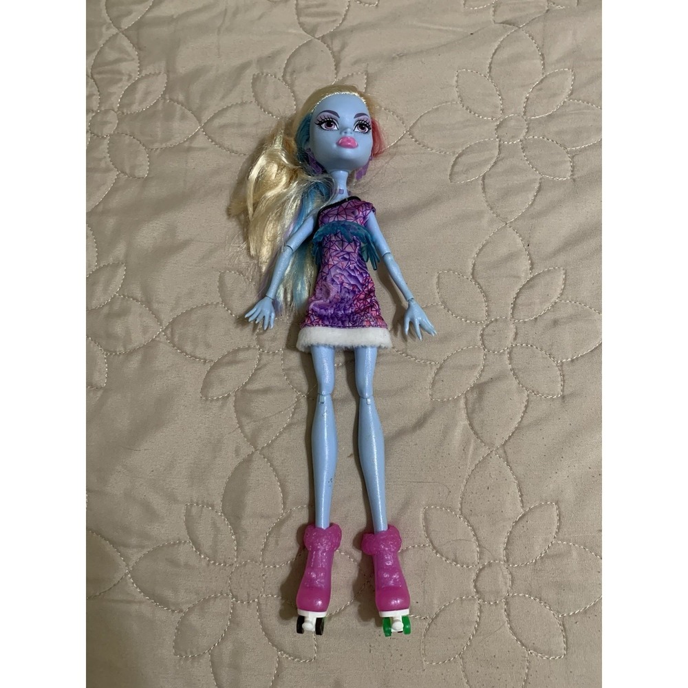 2012 Monster High Scaris City‎ of Frights ABBEY BOMINABLE Doll.  Wrong Shoes